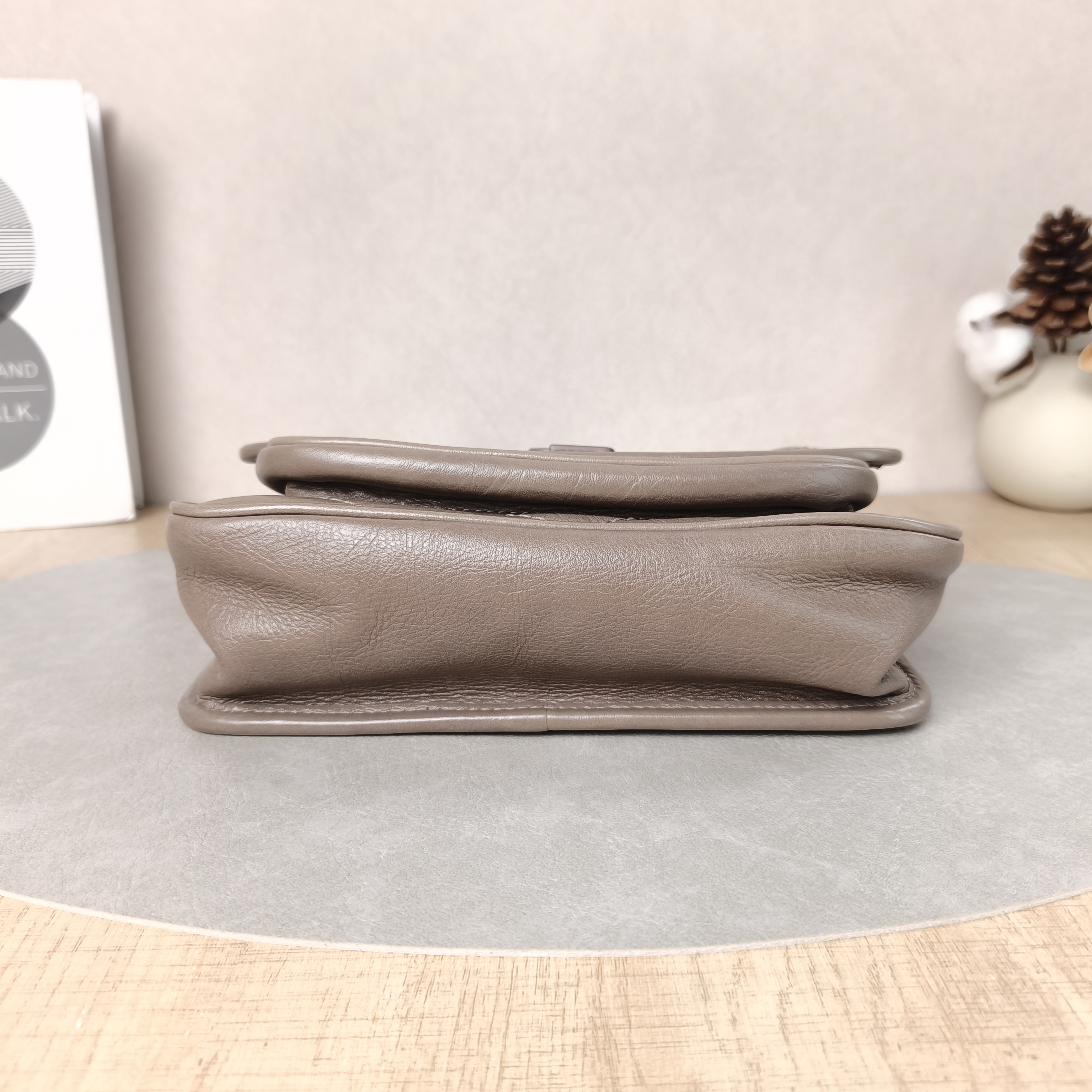SAINT LAURENT Shoulder Bag Niki Grey Calfskin Small21 × 7.5 × 16 cm — cover view 5 of 6