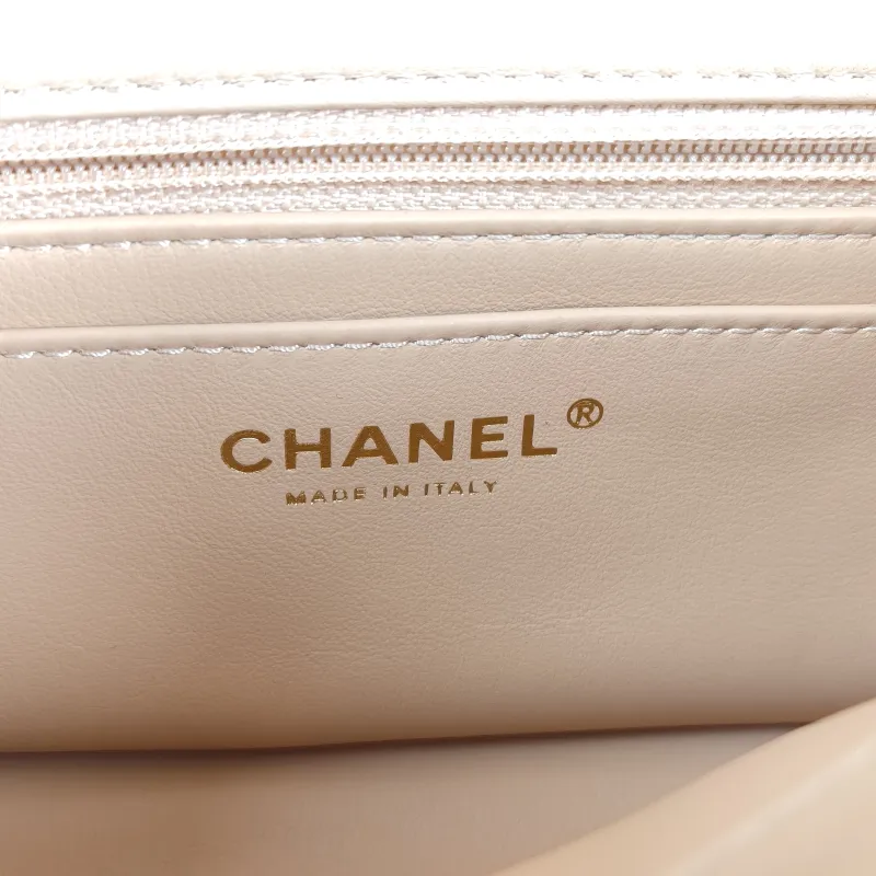Chanel Crossbody Bag mini Lambskin mini20 × 6 × 12 cm — detail view 6 of 14