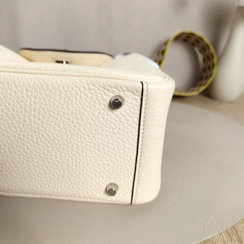 Hermès Crossbody Bag Shoulder Strap Lindy Mini 19 TC Calfskinmini19 × 9.5 × 13 cm — cover view 11 of 11