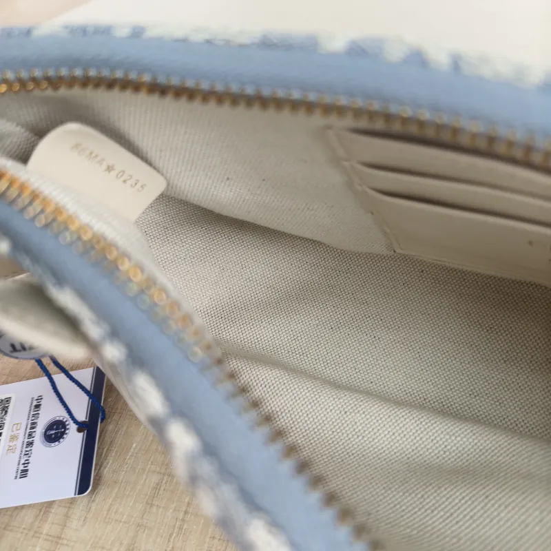 DIOR Shoulder Bag 30 Montaigne hobo Beige ，Canvas Mini 26.5 × 7 × 12 cm — detail view 3 of 8