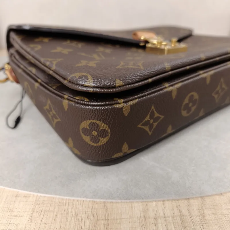 Louis Vuitton Crossbody Bag Pochette Métis Monogram PVC Medium25 × 7 × 19 cm — detail view 14 of 17