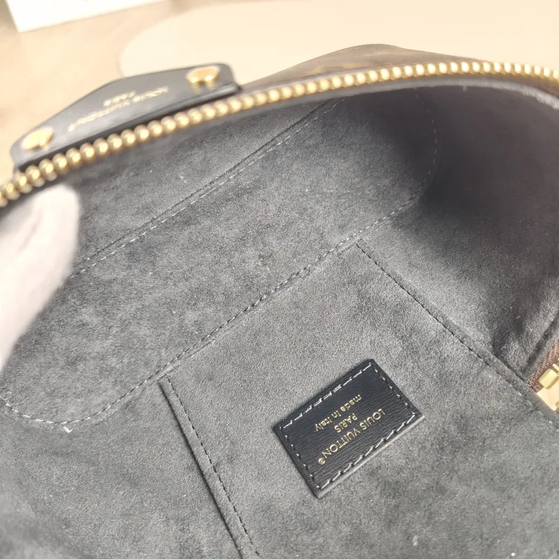 Louis Vuitton Shoulder Bag VANITY Cosmetic Bag Monogram PVC Small 19 × 11 × 13 cm — detail view 2 of 11
