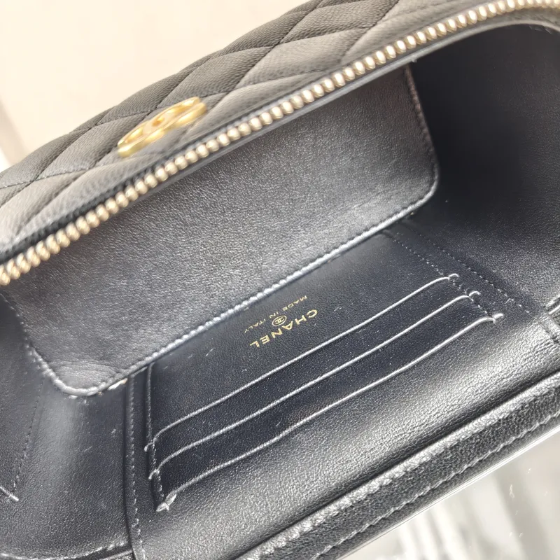 Chanel Crossbody Bag Edition Black Calfskin One Size16 × 8 × 9.5 cm — detail view 10 of 12