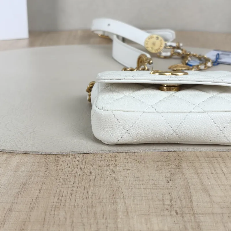 Chanel Wallet Wallet White Grained Calfskinmini10 × 2 × 8 cm — detail view 9 of 11