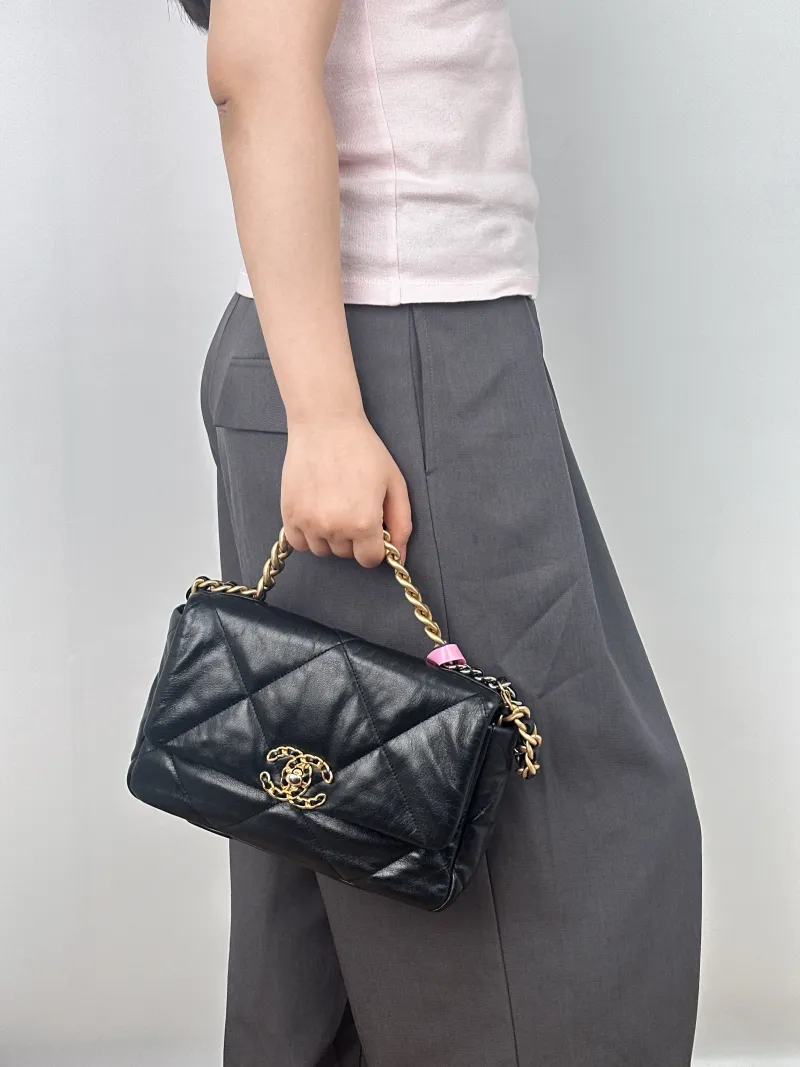 Chanel Crossbody Bag19Bag Black SL ambskin Small26 × 9 × 16 cm — on-model view 2 of 2