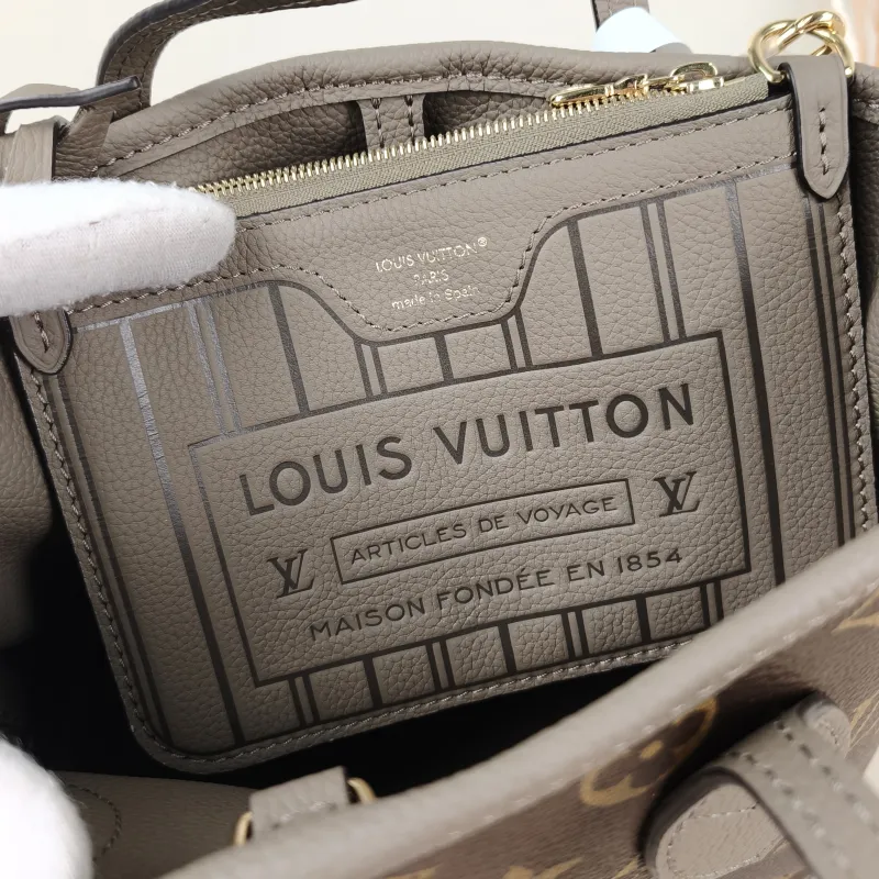 Louis Vuitton Crossbody Bag NEVERFULL INSIDE OUT BB PVC · Calfskin BB 26.5 × 11 × 16.5 cm — detail view 7 of 10
