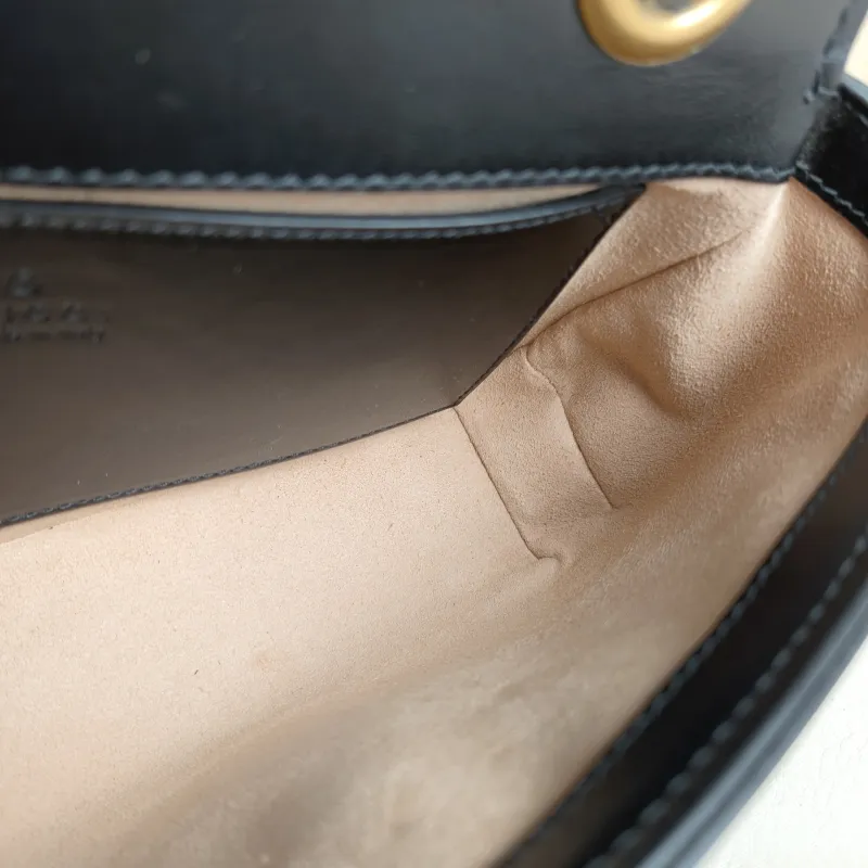 GUCCI Crossbody Bag GG Marmont Small Marmont 22 Black CC alfskin Small 22 × 6 × 13 cm — detail view 4 of 11