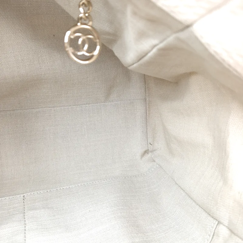 Chanel Shoulder Bag White Canvas One Size 32 × 16 × 23 cm — detail view 10 of 17