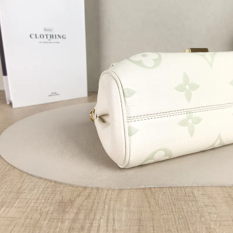 Louis Vuitton Crossbody Bag Favorite White · Green Empreinte Embossed Calfskin Monogram Medium24 × 9 × 14 cm — detail view 4 of 10