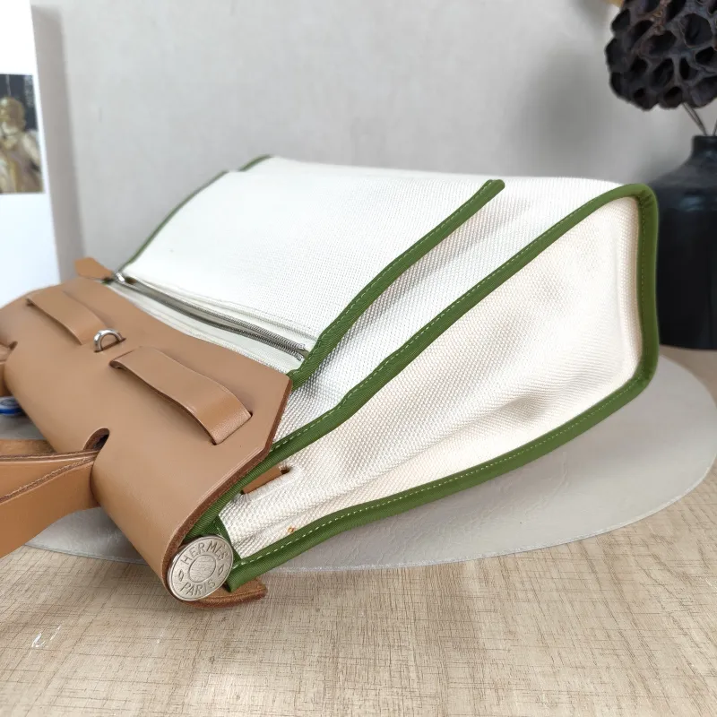 Hermès Crossbody Bag Herbag 31Green White Canvas Medium30.5 × 11 × 25.5 cm — detail view 3 of 16