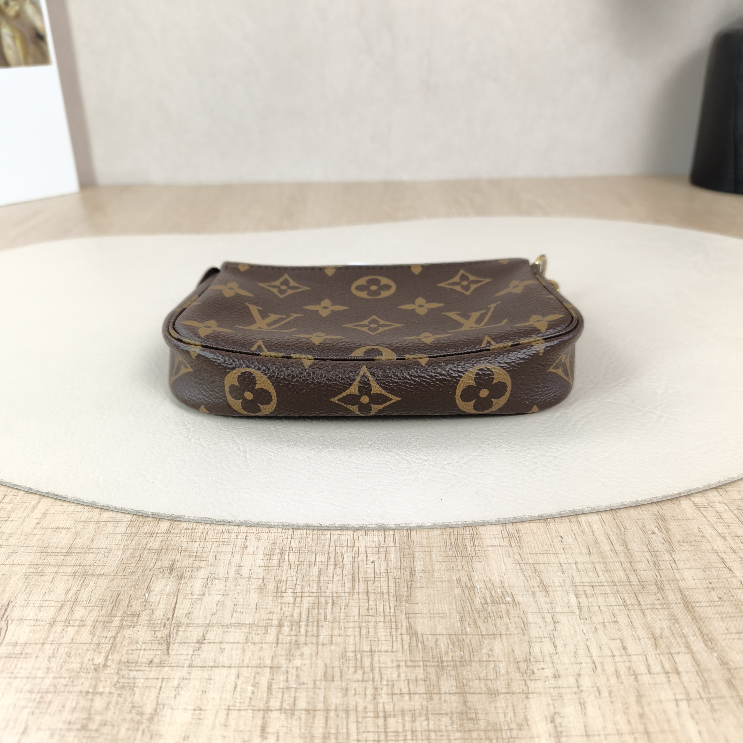 Louis Vuitton Clutch Mini Pochette Accessoires Monogram PV Cmini15.5 × 4 × 10.5 cm — cover view 3 of 5