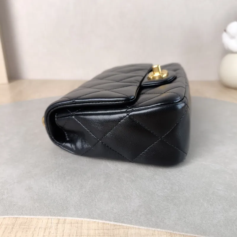 Chanel Crossbody Bag 23p Black Lambskin Mini 20 × 8 × 14 cm — detail view 1 of 12