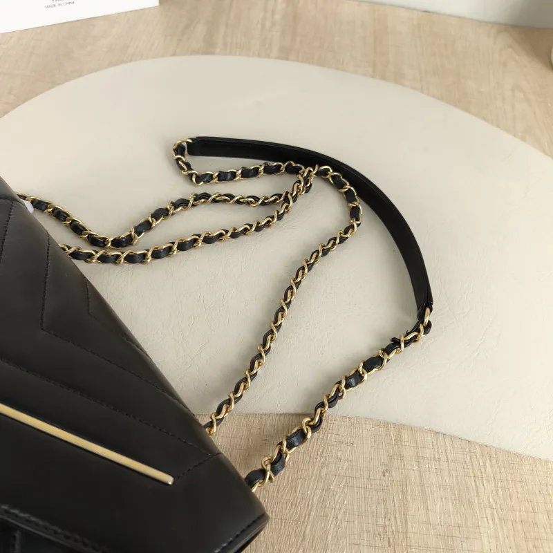 Chanel Crossbody Bag Crossbody Bag Black Lambskin One Size24 × 7 × 16 cm — detail view 9 of 11