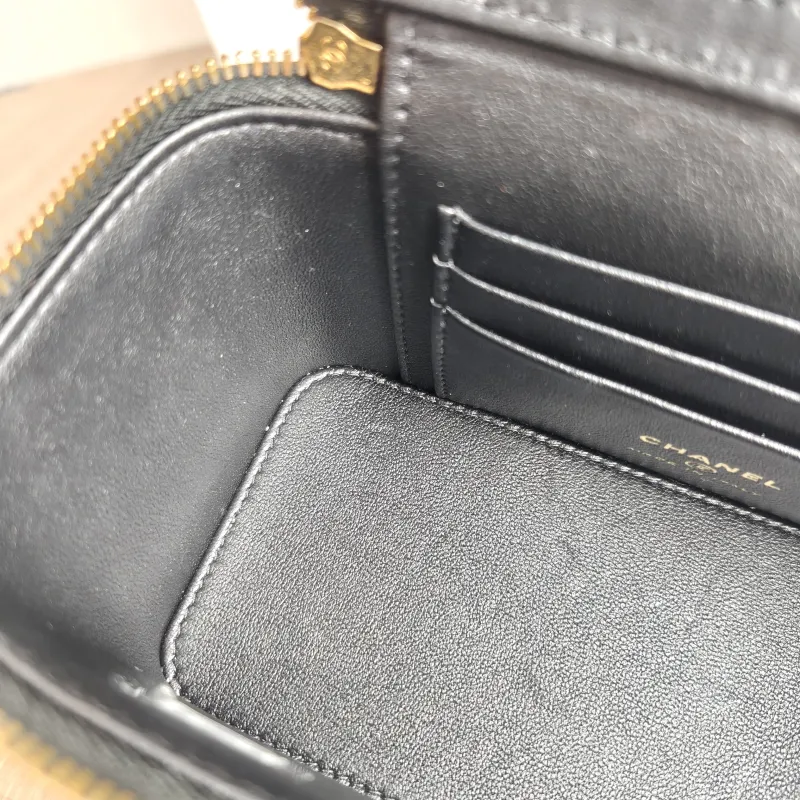 Chanel Crossbody Bag Edition Black Lambskin Mini 16 × 8 × 9.5 cm — detail view 7 of 12