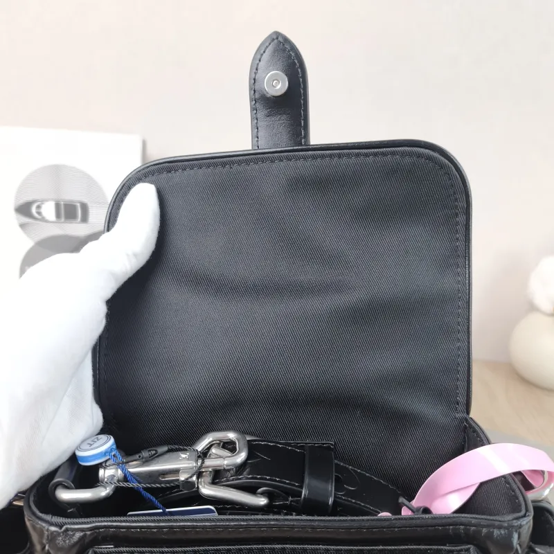 Louis Vuitton Crossbody Bag CARGO Camera Bag Black Calfskinmini23 × 10 × 14 cm — detail view 8 of 13