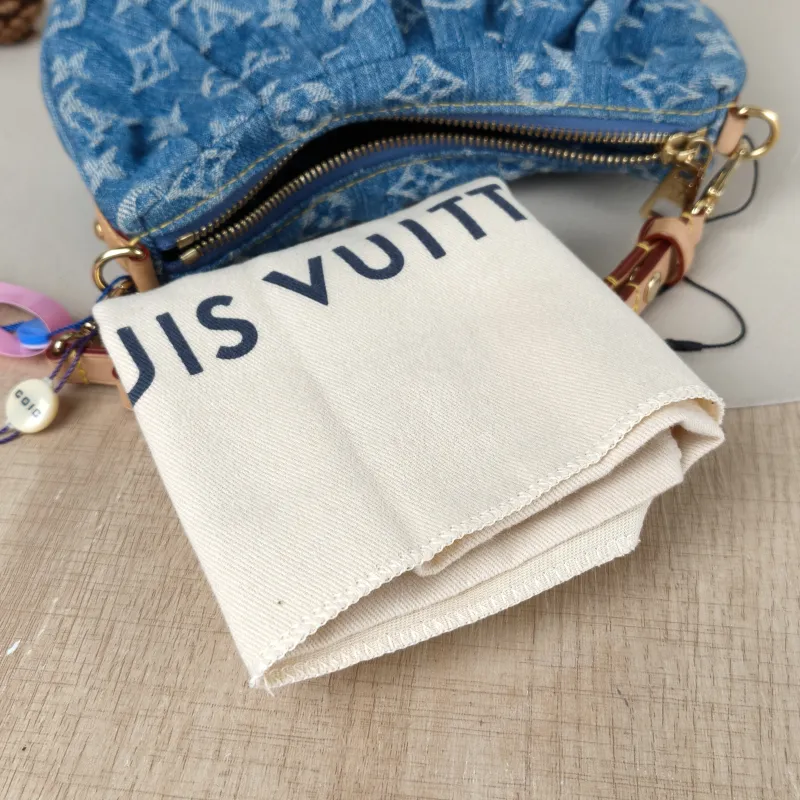 Louis Vuitton Shoulder Bag Pochette Valley Blue One Size21 × 7 × 15 cm — detail view 2 of 10