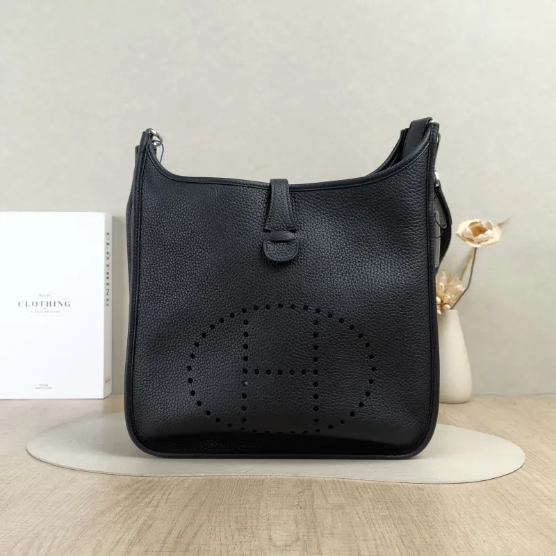 Hermès Crossbody Bag Evelyne 29 29Black Clemence Taurillon TC Calfskin Small29 × 8 × 30 cm