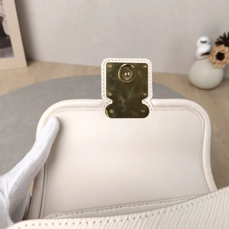 Louis Vuitton Crossbody Bag Hide and Seek Messenger Bag White Epi Embossed Calfskin 21 × 8 × 15 cm — detail view 4 of 11