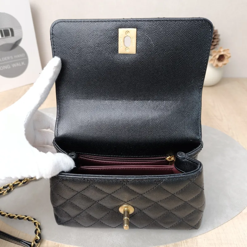 Chanel Crossbody Bag Edition coco handle Black Grained Calfskinmini19 × 9 × 13 cm — detail view 15 of 18