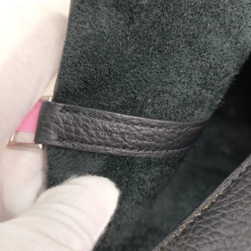 Hermès Top Handle Bag Picotin Lock 22 22 Black TC Calfskin Medium 22 × 18 × 21 cm C — detail view 2 of 9