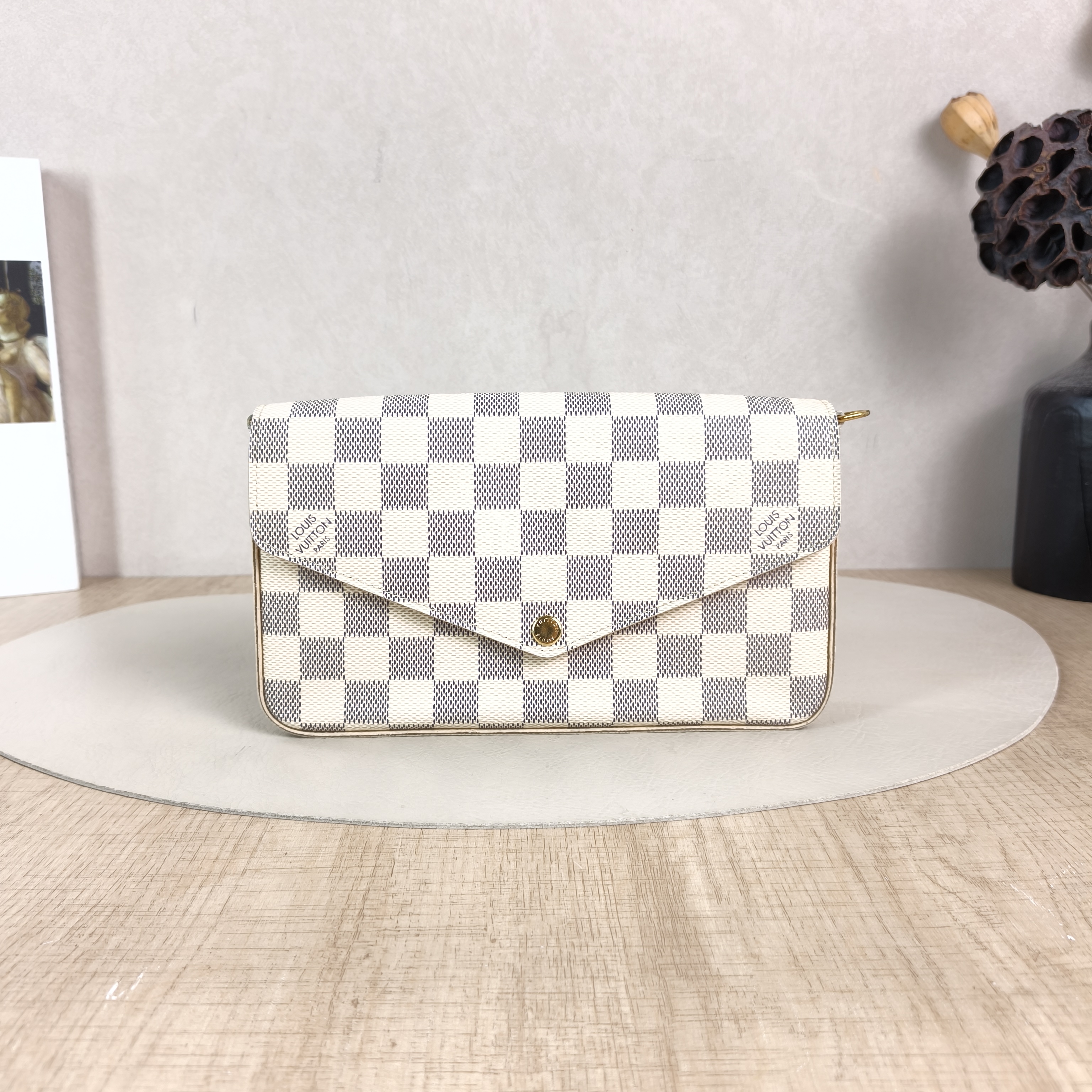 Louis Vuitton Crossbody Bag Pochette Félicie White PVC Small21 × 3 × 12 cm