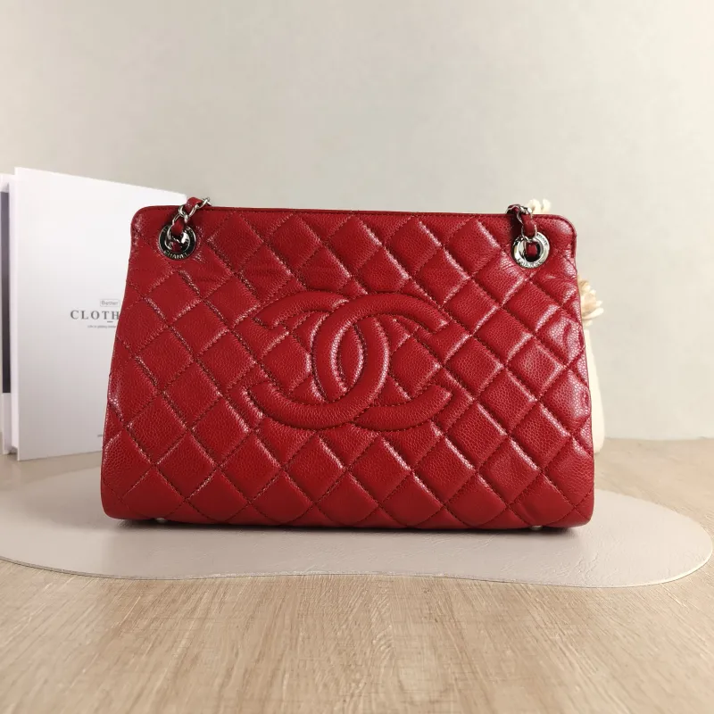 Chanel Shoulder Bag Tote Bag Red Grained Calfskin One Size 30 × 11 × 20 cm 17