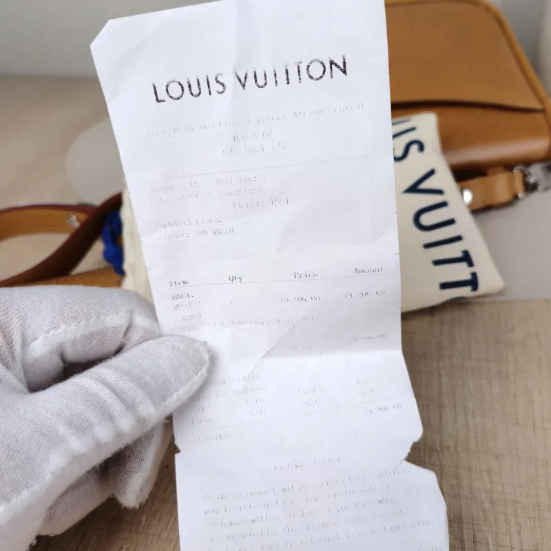 Louis Vuitton Shoulder Bag BUCI Epi Embossed Calfskin 24.5 × 9 × 15.5 cm — detail view 7 of 13