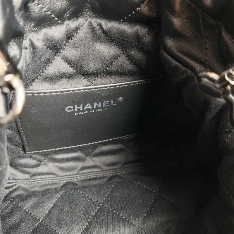 Chanel Shoulder Bag22Bag Black CC alfskinmini20 × 6 × 19 cm — detail view 11 of 12