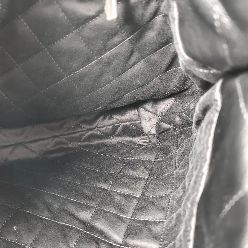 Chanel Shoulder Bag22Bag Black CC alfskin Medium39 × 8 × 42 cm — detail view 5 of 13