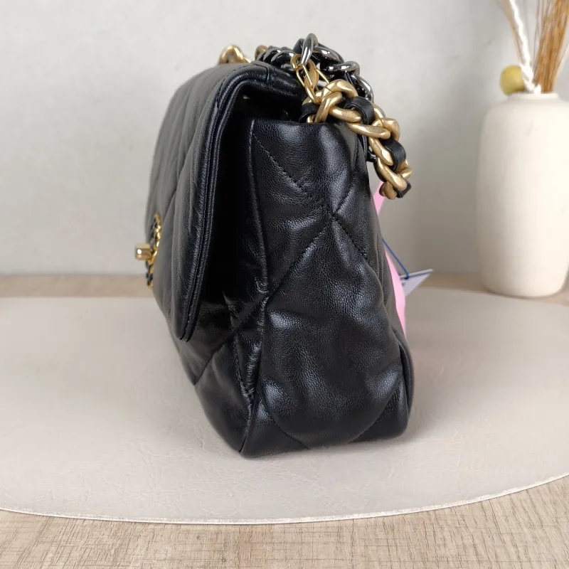 Chanel Crossbody Bag19Bag Black SL ambskin Small26 × 9 × 16 cm — detail view 8 of 15