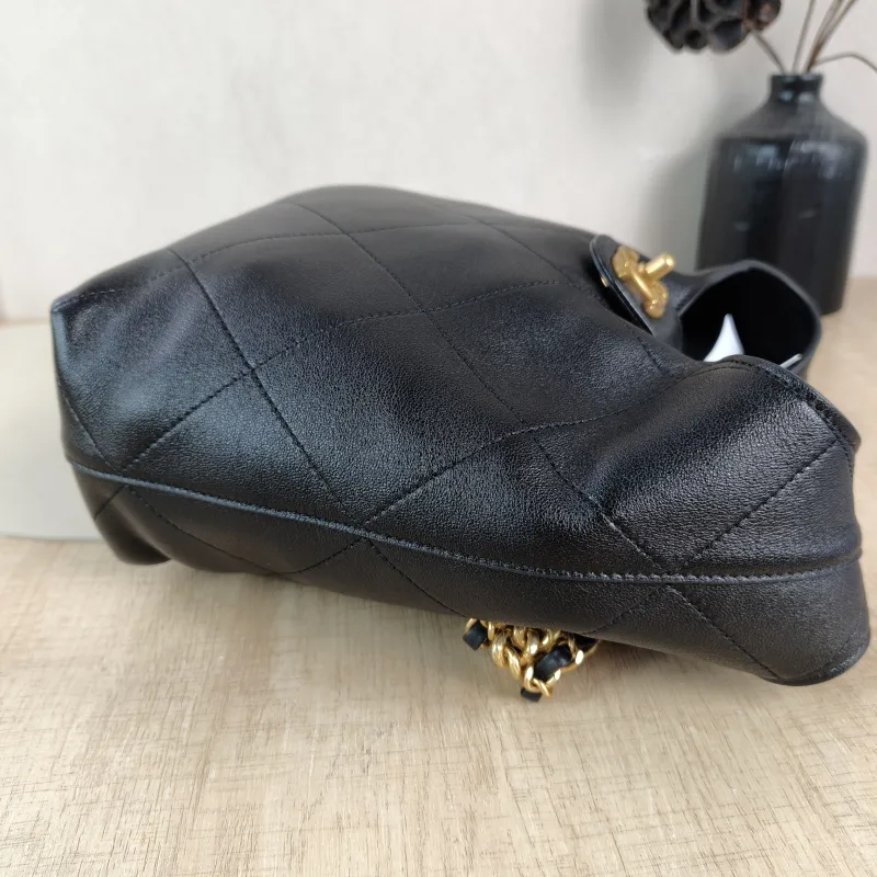 Chanel Shoulder Bag hobo Black Lambskin One Size 20 × 9 × 20 cm — detail view 3 of 10