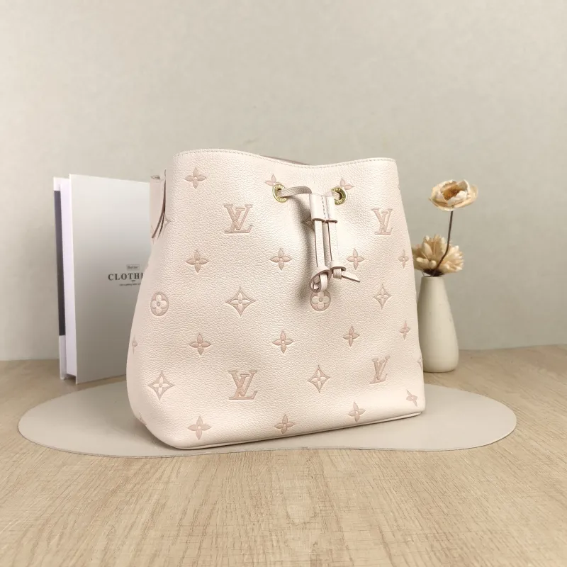 Louis Vuitton Shoulder Bag NÉONOÉ Bucket Bag White Empreinte Embossed Calfskin Medium26 × 17.5 × 26 cm — cover view 2 of 5