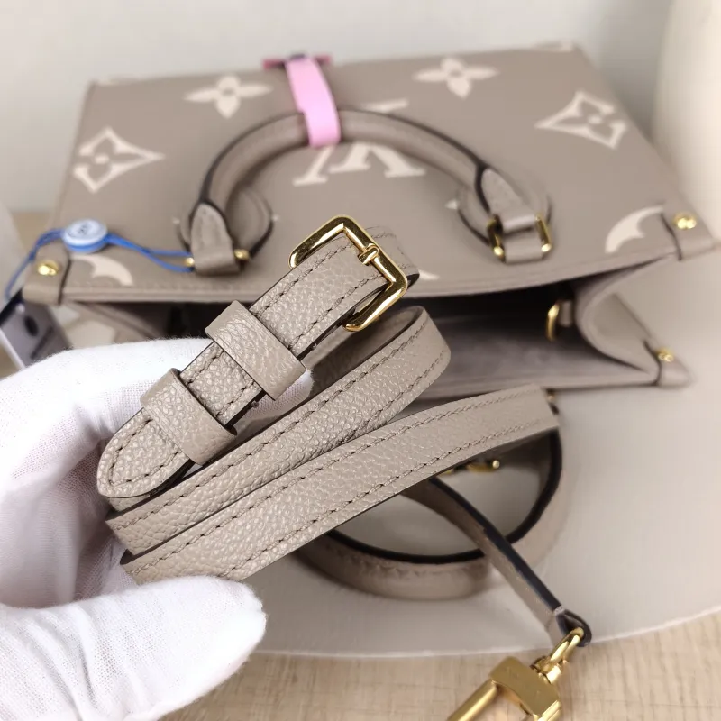 Louis Vuitton Shoulder Bag Onthego · White Empreinte Embossed Calfskin Small25 × 11.5 × 19 cm — detail view 6 of 9