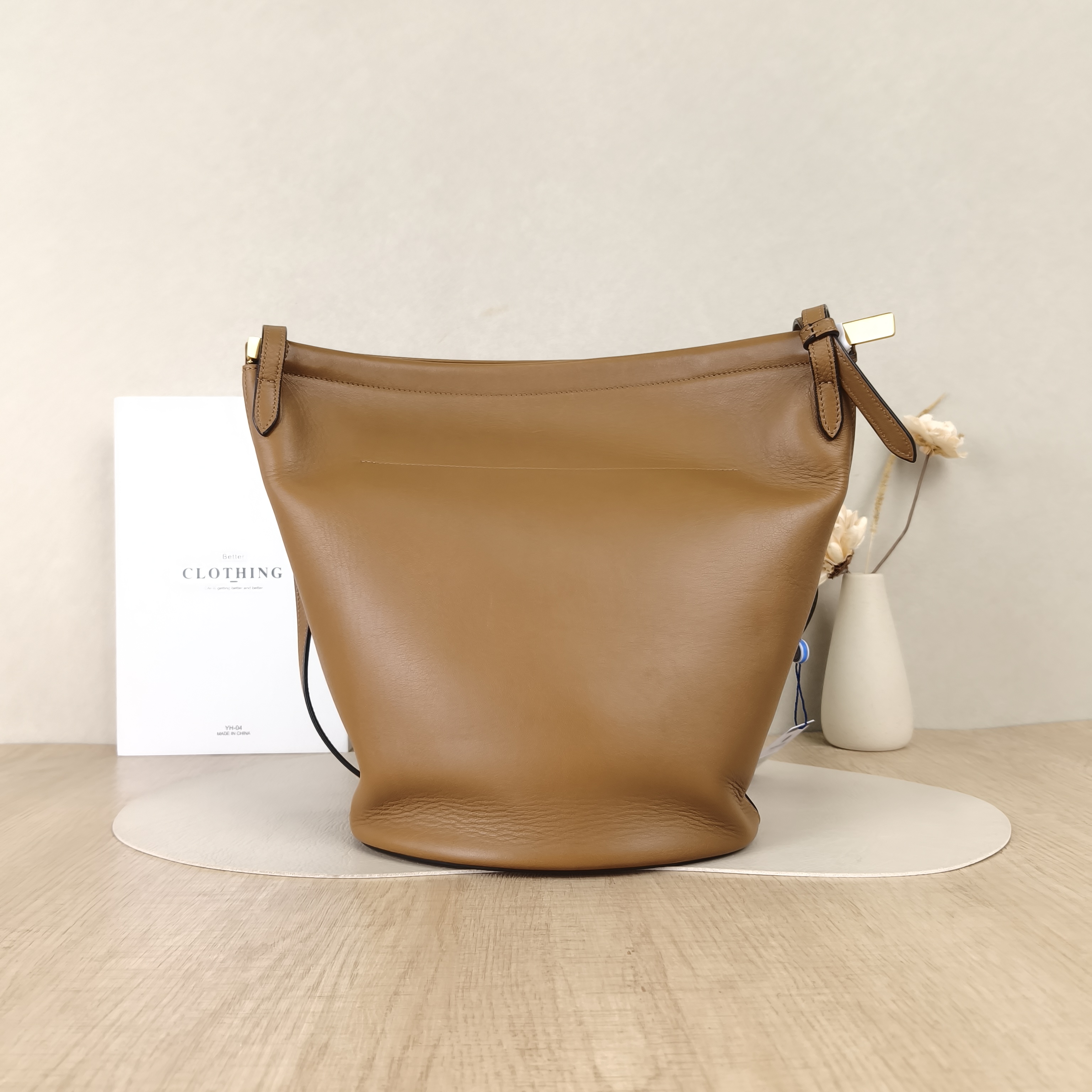 CELINE Crossbody Bag Clasp Bucket Bucket Bag Brown Calfskin One Size20 × 13.5 × 26 cm — cover view 3 of 4