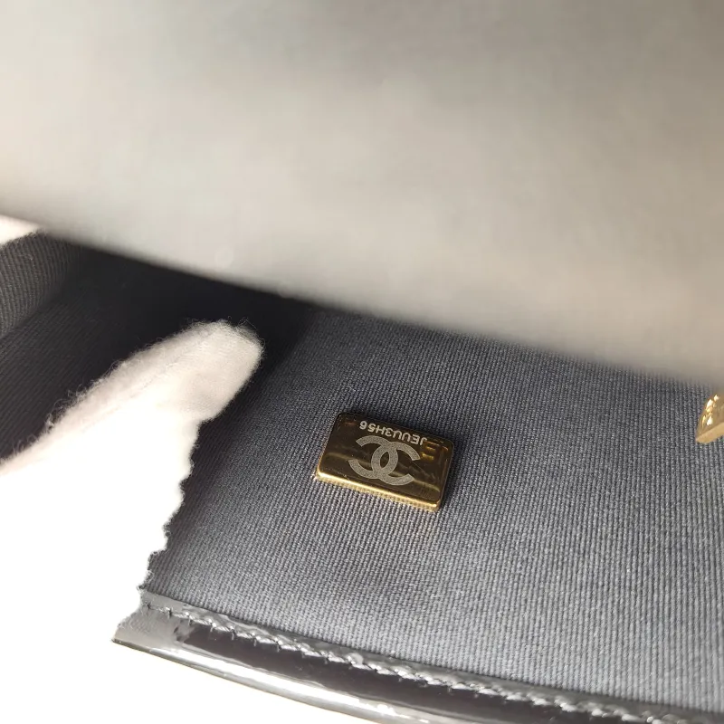 Chanel Crossbody Bag 22k Messenger Bag — detail view 6 of 11