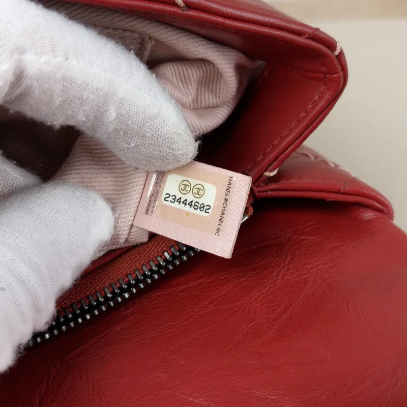 Chanel Crossbody Bag Chain Bag Red Calfskin 22 × 6.5 × 14 cm 23 — detail view 11 of 15