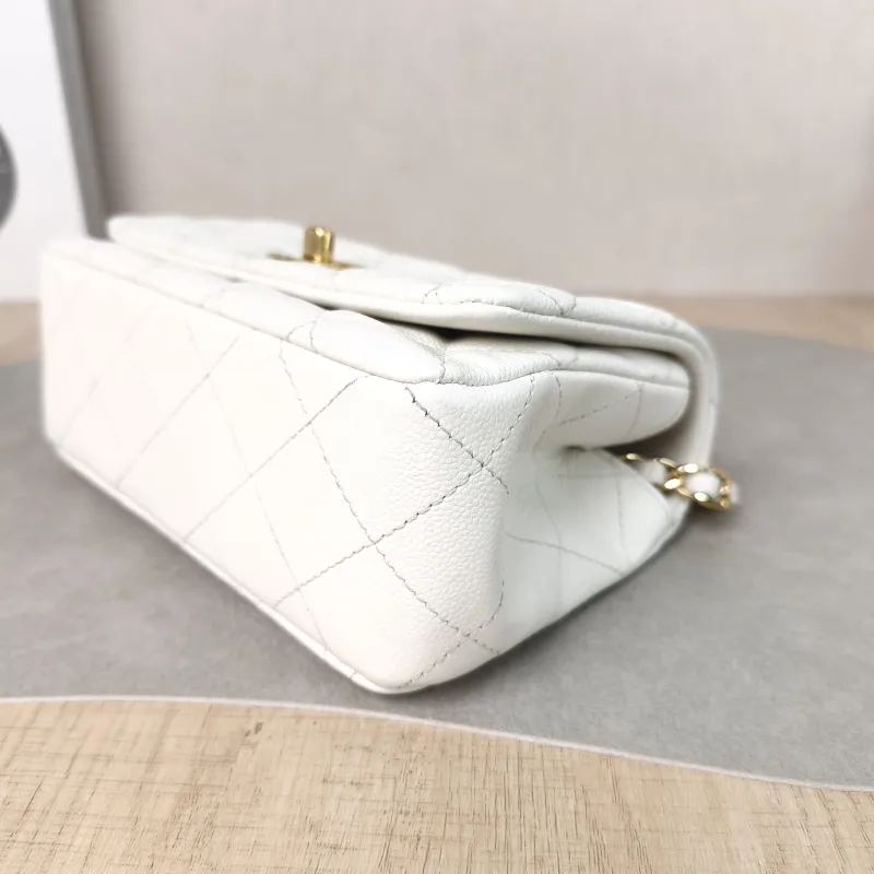 Chanel Crossbody Bag White Calfskin One Size18 × 7 × 11.5 cm — detail view 9 of 12