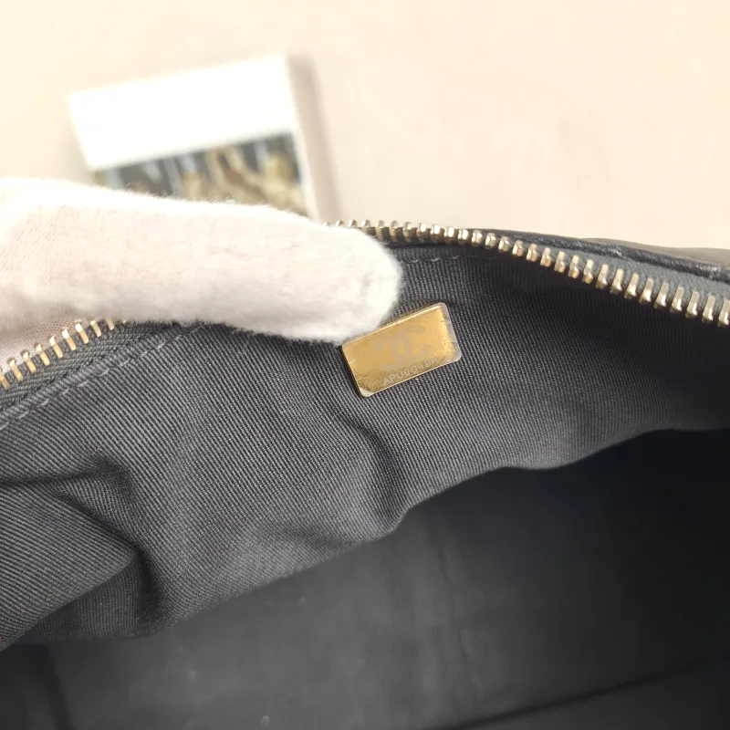 Chanel Shoulder Bag c hobo Black Lambskin Large 35 × 18 × 27 cm — detail view 11 of 12