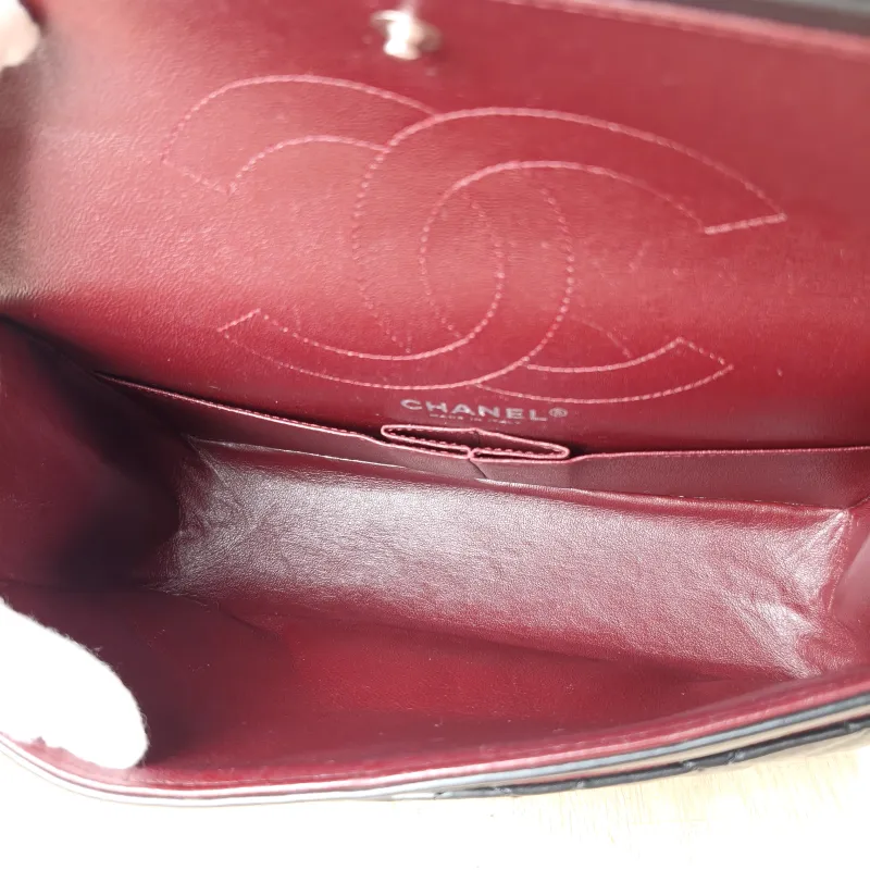 Chanel Shoulder Bag 2.55 Black Calfskin Small 24 × 7.5 × 16 cm 18 — detail view 5 of 13