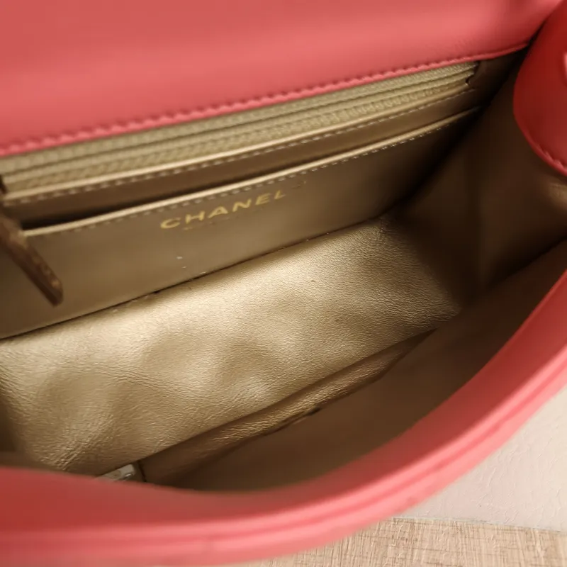 Chanel Crossbody Bag Pink Lambskin One Size 17 × 8 × 13.5 cm 30 — detail view 2 of 14
