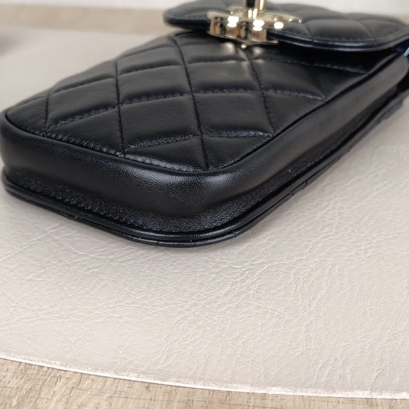 Chanel Crossbody Bag Crossbody Bag Black Lambskin One Size10 × 2 × 17 cm — detail view 8 of 10
