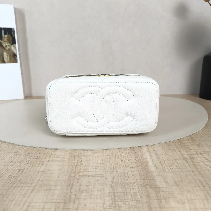 Chanel Crossbody Bag Edition White Grained Calfskin One Size16 × 8 × 9.5 cm — cover view 2 of 6