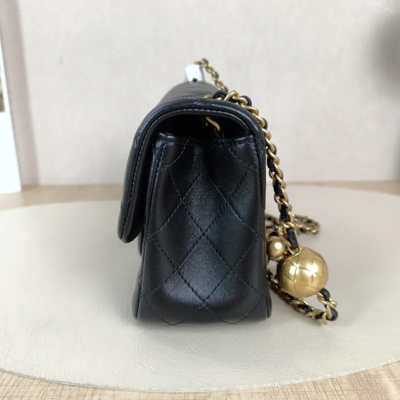 Chanel Crossbody Bag Black Lambskin One Size17 × 8 × 13.5 cm — detail view 5 of 12