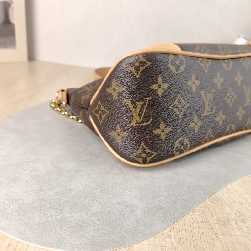 Louis Vuitton Crossbody Bag Boulogne PVC Small 26 × 9.5 × 16 cm — detail view 6 of 12