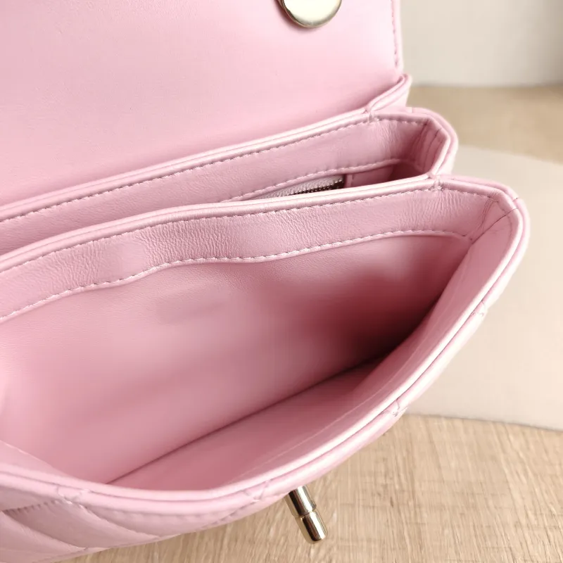 Chanel Crossbody Bag Trendy CC Pink Lambskin Mini 19.5 × 8 × 14.5 cm — detail view 14 of 15