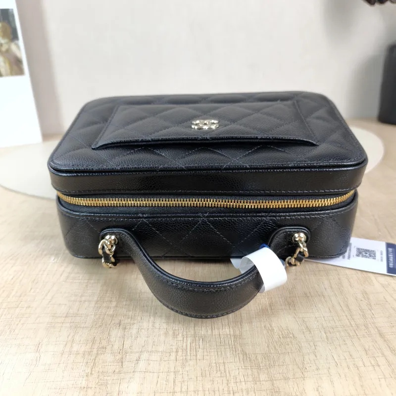 Chanel Crossbody Bag Black Grained Calfskin Mini 19.5 × 8.5 × 12 cm — detail view 1 of 13
