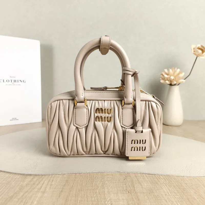 Miumiu Top Handle Bag Arcadie MatelasséCollection Edition Pink Lambskinmini19 × 5 × 10 cm