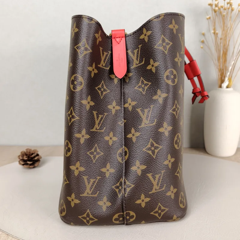 Louis Vuitton Shoulder Bag NÉONOÉ Bucket Bag PVC Medium 26 × 17.5 × 26 cm — detail view 7 of 9