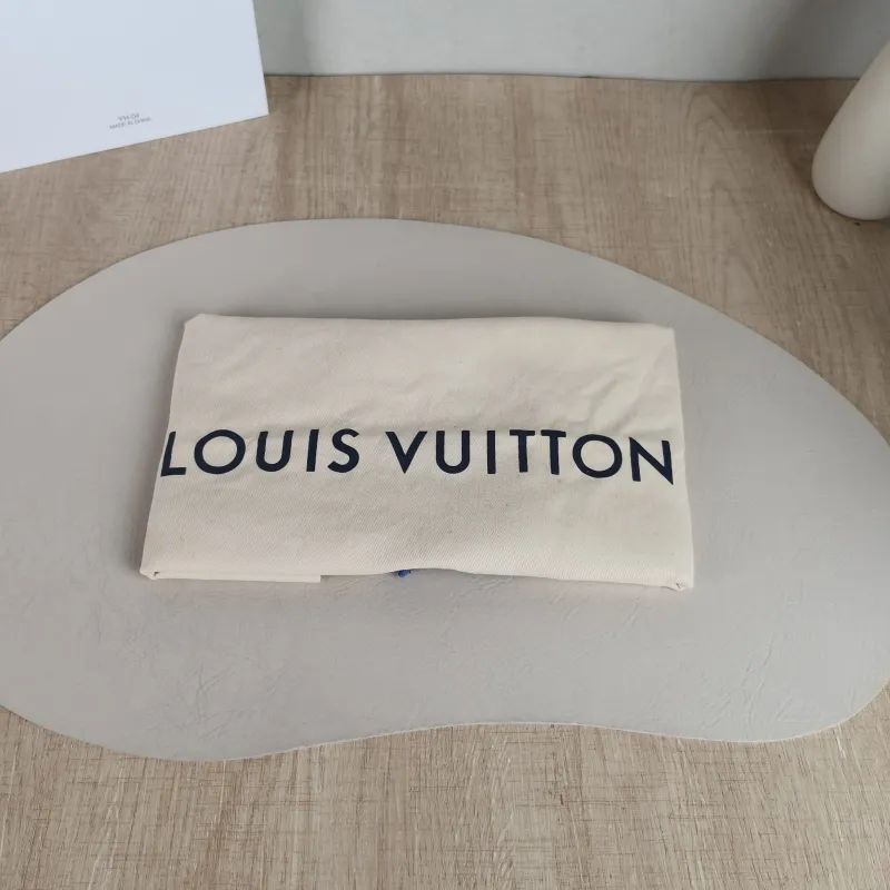 Louis Vuitton Crossbody Bag Carryall Monogram PVC Small 29 × 12 × 24 cm — detail view 4 of 12