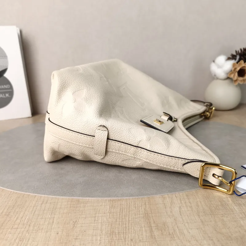 Louis Vuitton Crossbody Bag Carryall White Calfskin Small29.5 × 12 × 24 cm — detail view 14 of 14